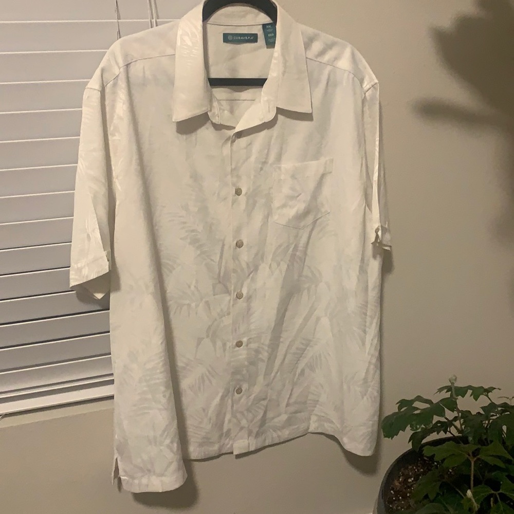 White tropical leaf button up Bundle & save 🤗